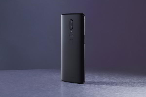 Черный вариант дизайна OnePlus 6 midnight black