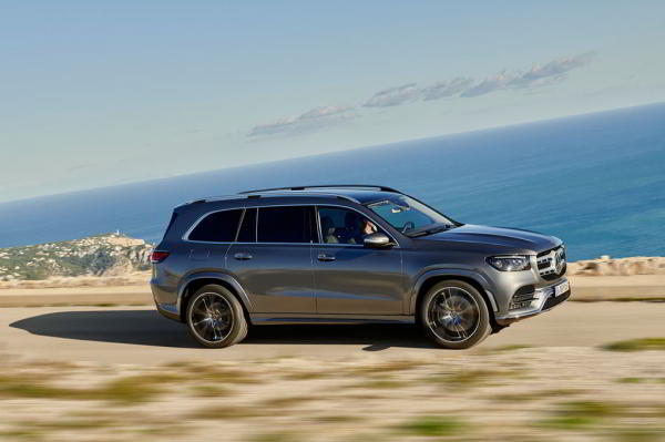 Mercedes-Benz собирается навязать BMW X7 реальную войну