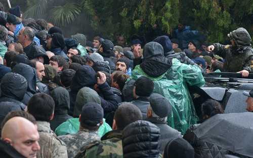 Уличные протесты и беспорядки в Абхазии. Что важно знать
