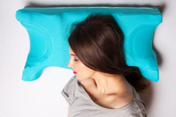 Применение специальных подушек для сна от морщин