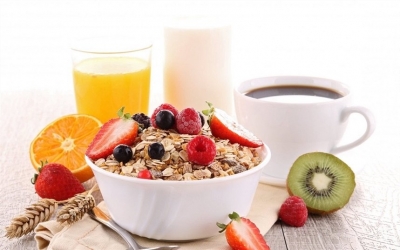 5 бодрящих и быстрых завтраков, которые заменят вам чашку кофе и сберегут фигуру